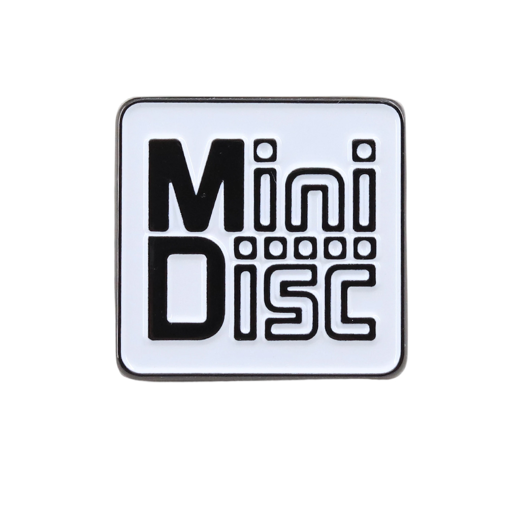 Tech Accessories Backpack - Spilla smaltata con logo MiniDisc MD